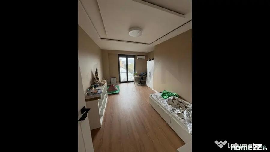 Apartament cu 4 camere decomandat în Sud