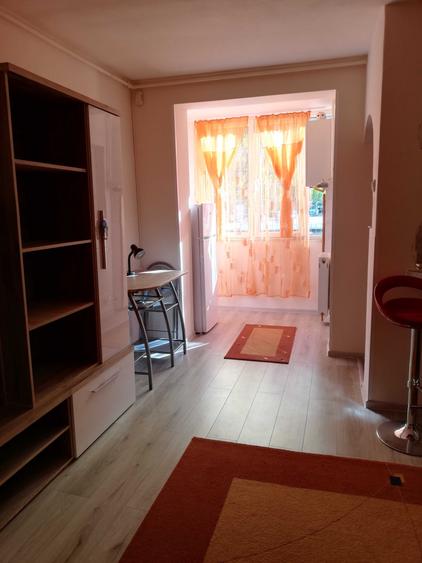 Garsonieră decomandată în 7 Noiembrie