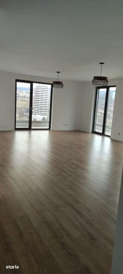 Apartament cu 4 camere în Zorilor