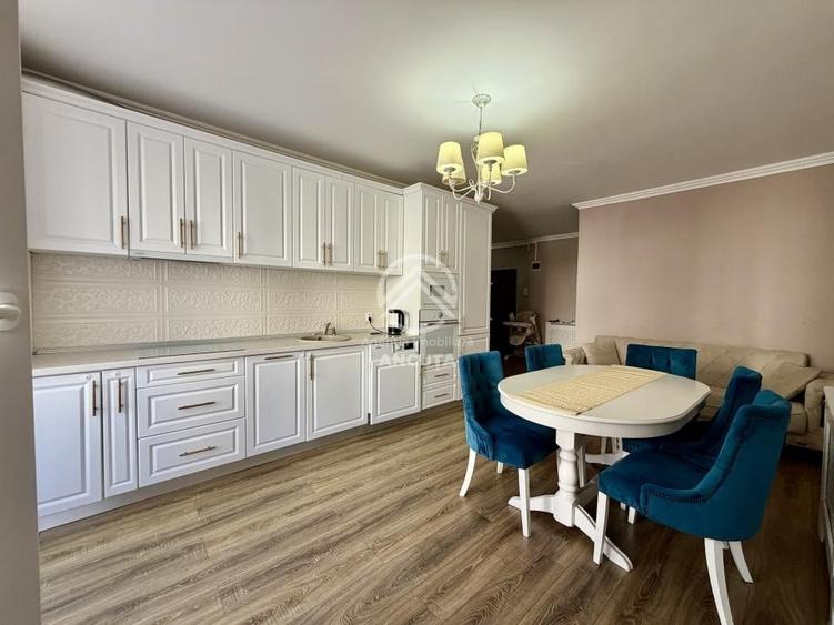 Apartament cu 3 camere semidecomandat în Florești
