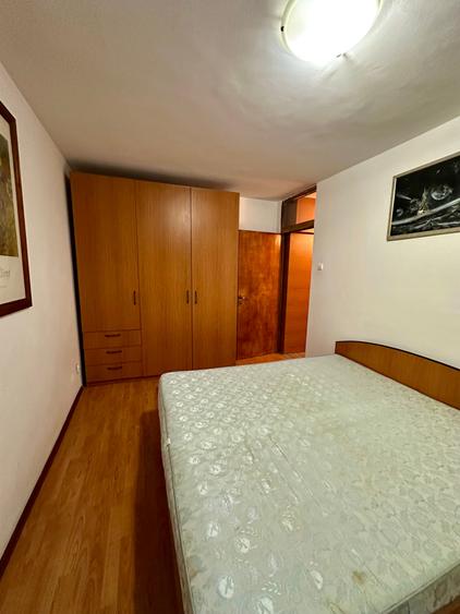 Apartament cu 3 camere decomandat în Tei