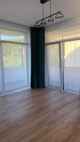 Apartament cu 3 camere semidecomandat în Florești