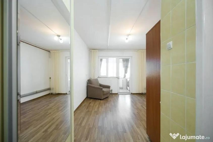 Garsonieră decomandată în Prundu