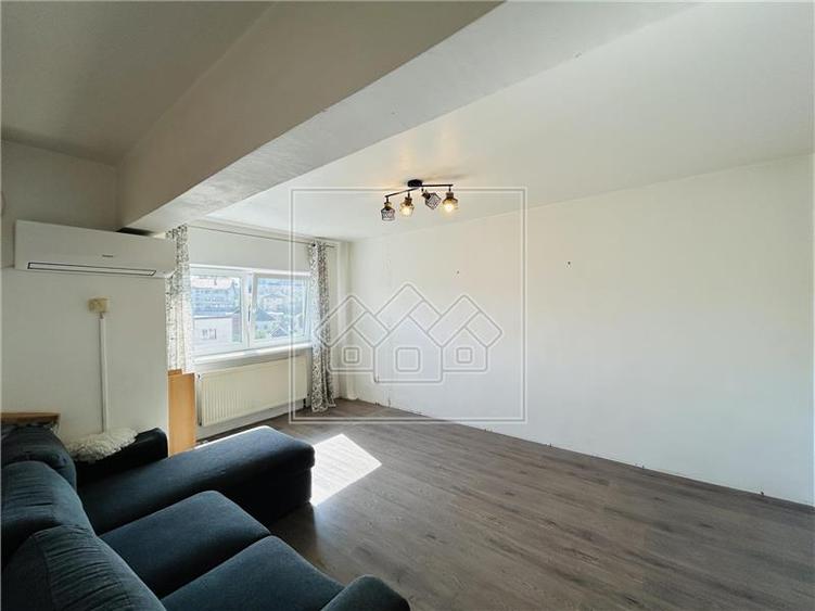 Apartament cu 2 camere decomandat în Ștrand