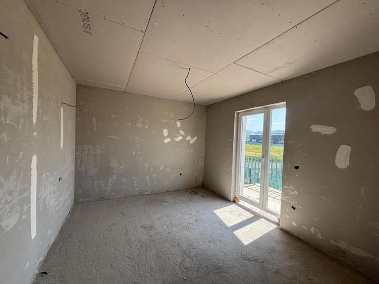Duplex cu 4 camere cu Canalizare în Mohu