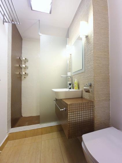 Apartament cu 2 camere decomandat în P-ța Victoriei