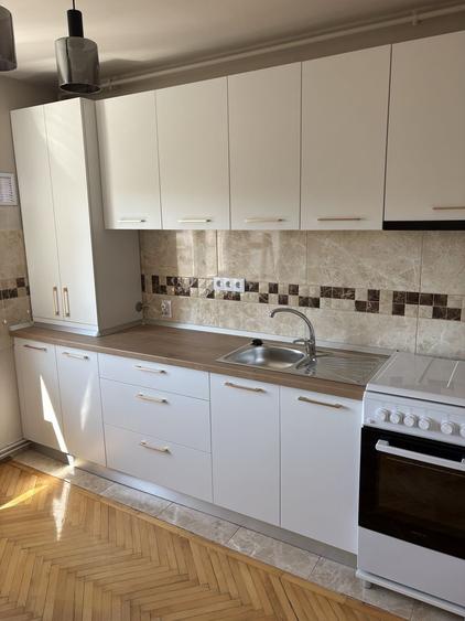 Inchiriez apartament 3 camere decomandat, zona semi-centrala (Str Nasaud) - 8