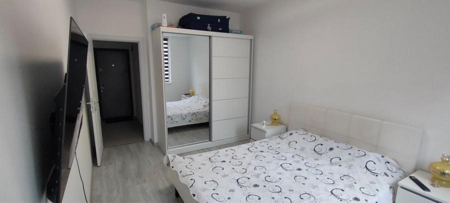 Apartament cu 2 camere decomandat în Roșu