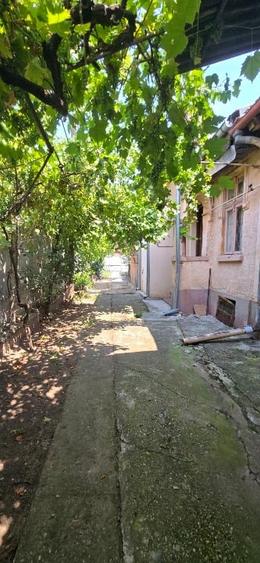 Casă individuală cu 5 camere cu Canalizare în Central