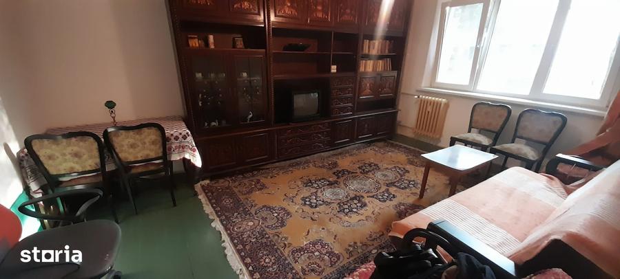 Apartament cu 2 camere decomandat în Drumul Taberei