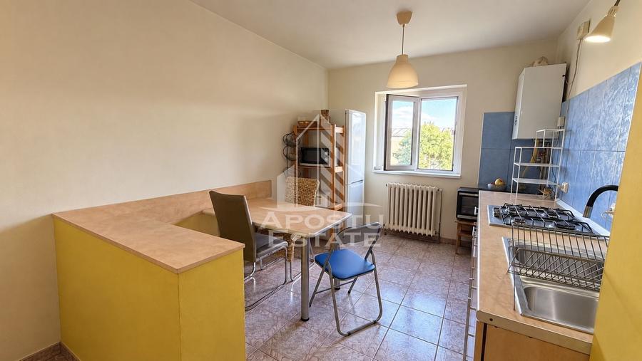Apartament cu 3 camere semidecomandat, mobilat în Girocului