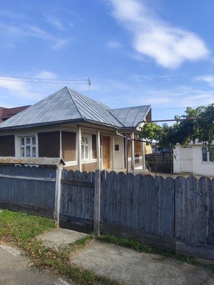 Casă cu 2 camere în Săvinești