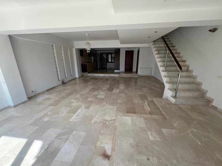 Casă individuală cu 5 camere cu Teren 270 Mp în Pipera
