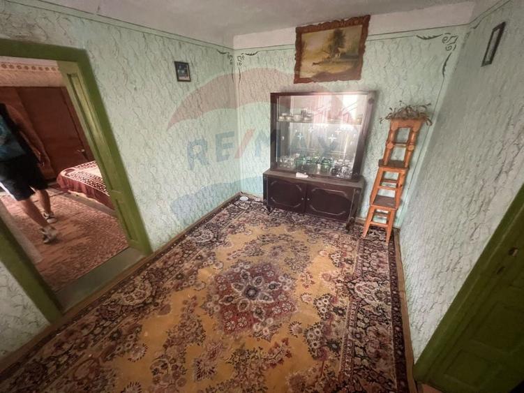 Casă cu 4 camere cu Teren 2366 Mp în Căiata