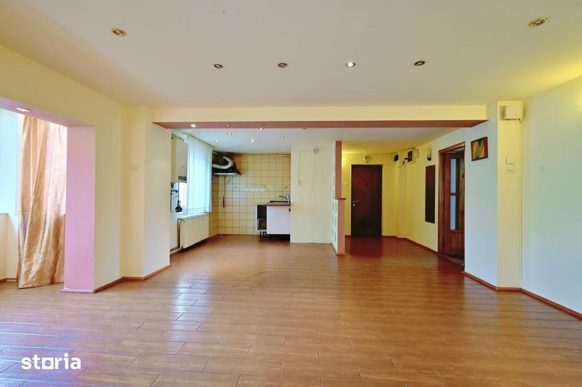 Apartament cu 4 camere decomandat în Vest