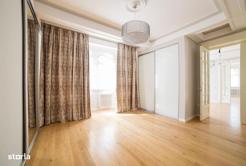Apartament cu 4 camere în Romană