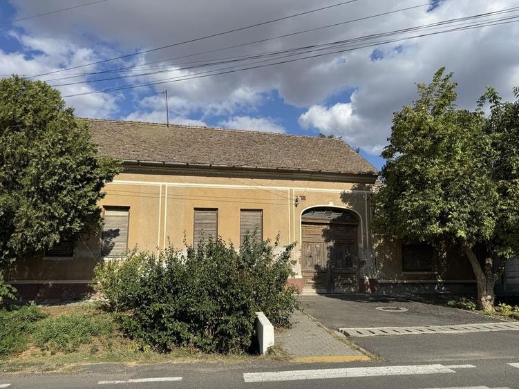 Casă cu 4 camere în Central