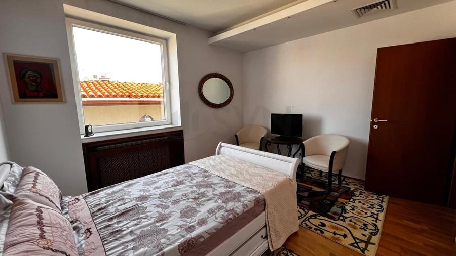Apartament cu 3 camere decomandat, mobilat în Primăverii