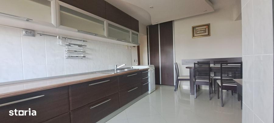 Apartament cu 3 camere decomandat în Tei