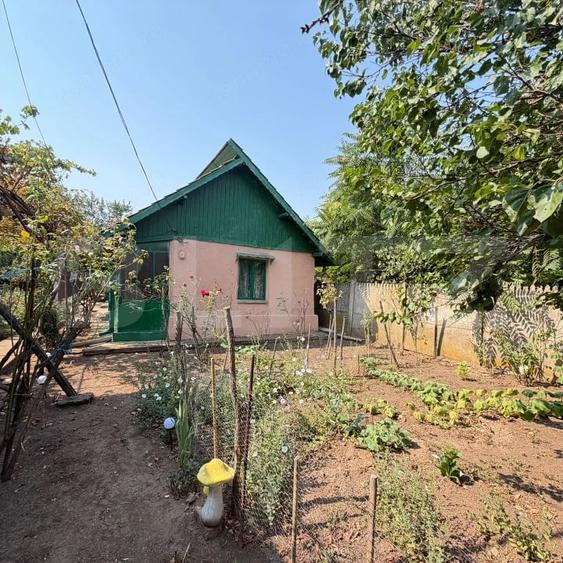 Casă cu 3 camere cu Teren 1700 Mp în Central
