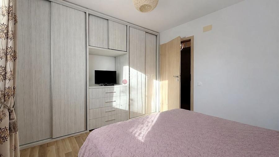 Apartament cu 3 camere decomandat, mobilat în Tractorul
