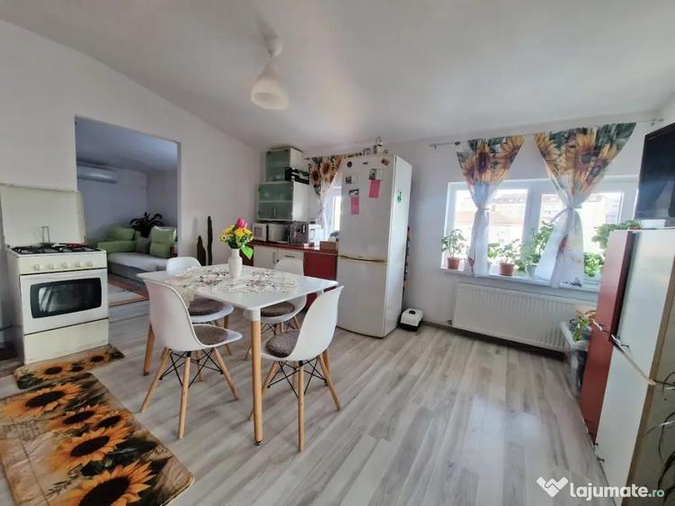 Apartament cu 2 camere decomandat în Lotus