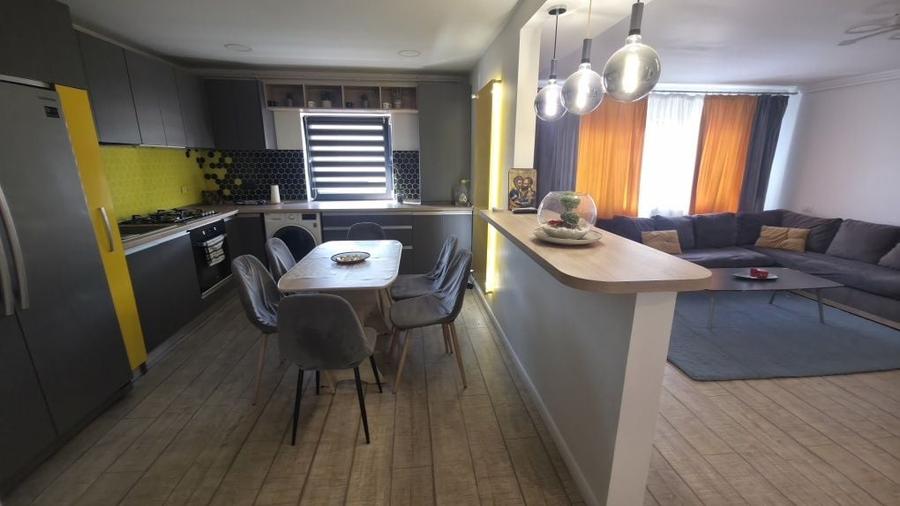 Apartament cu 3 camere decomandat în Central