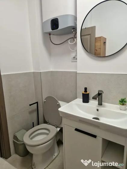 Garsonieră decomandată în Central