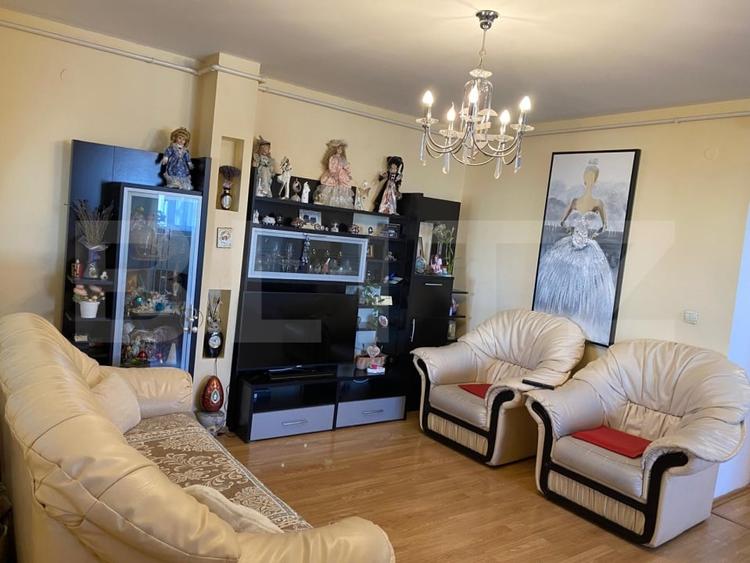 Apartament cu 4 camere decomandat, mobilat în Independenței
