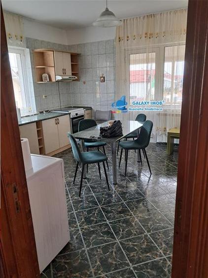 Casă cu 6 camere cu Garaj în Trivale