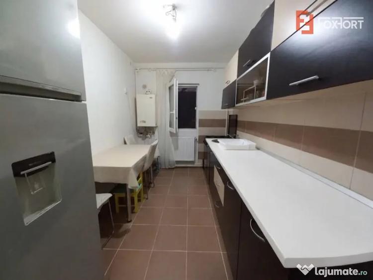 Apartament cu 4 camere decomandat în Lipovei