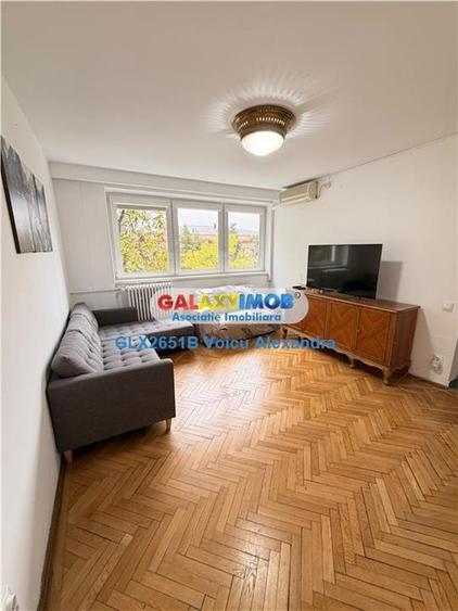 Apartament cu 3 camere semidecomandat, mobilat în Obor