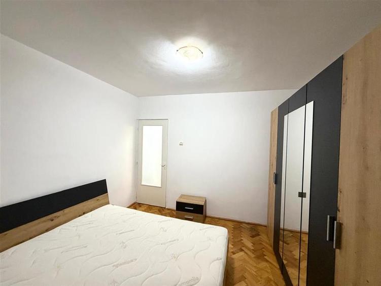 Apartament cu 3 camere decomandat în Nufărul