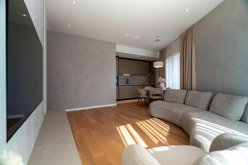 Apartament cu 3 camere decomandat în Exterior Vest