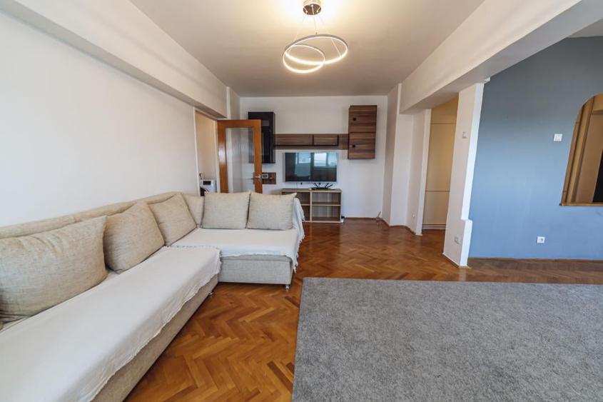 Apartament cu 2 camere semidecomandat, mobilat în Tei
