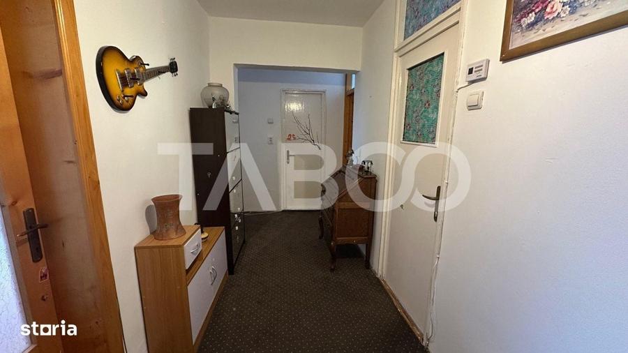 Apartament cu 3 camere decomandat în Turnișor