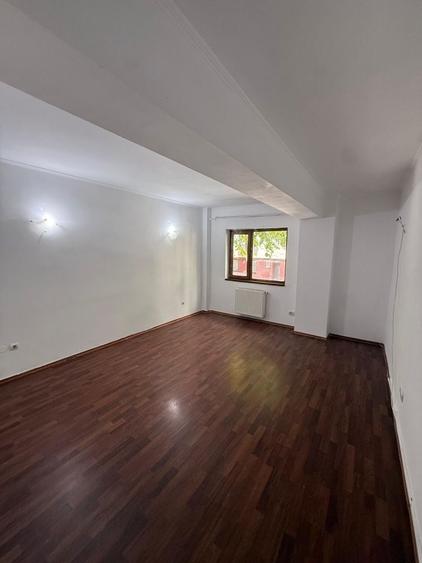 Apartament cu 3 camere în Casa de Cultură