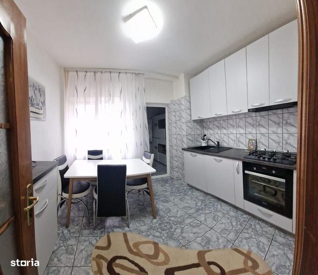 Apartament cu 4 camere decomandat în Central