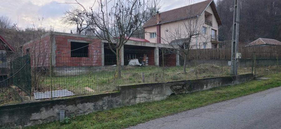Casă cu 4 camere în Cicănești