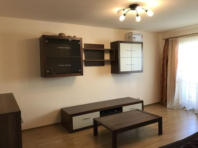 Apartament cu 3 camere decomandat în Zorilor