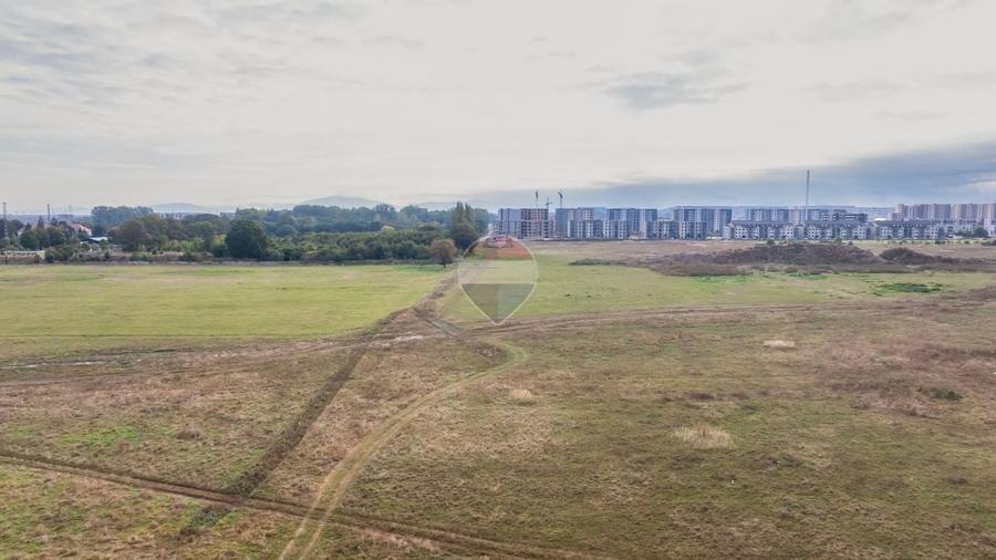 Teren Construcții intravilan de 532 mp, în Tractorul