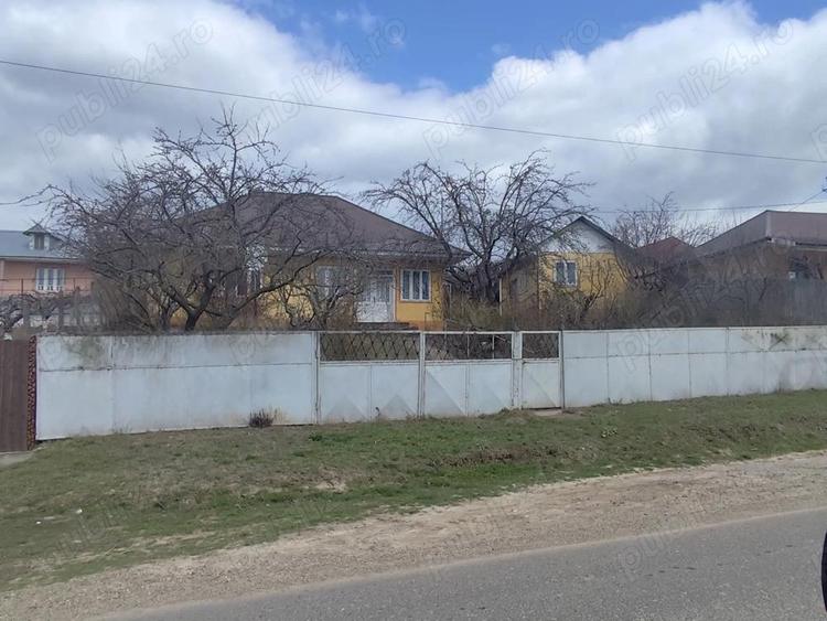 vand casa in centrul satului Stoisesti, com. Banca, jud. Vaslui - 5