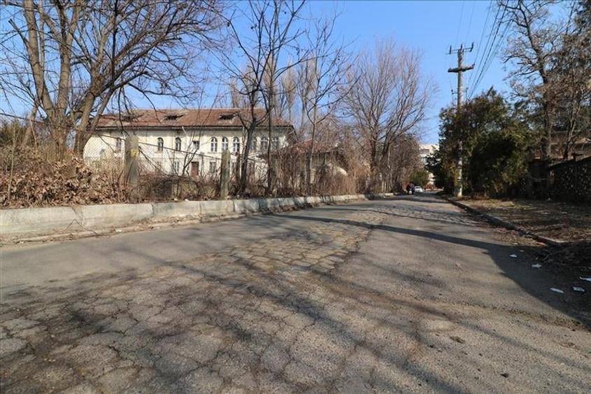 Casă individuală cu 14 camere cu Canalizare în Tătărași