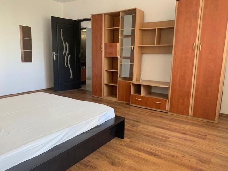 Apartament cu 3 camere decomandat în Vitan