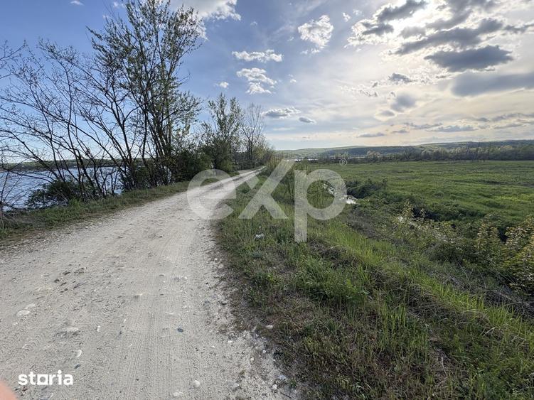 Teren de 20000 mp, în Budeasa