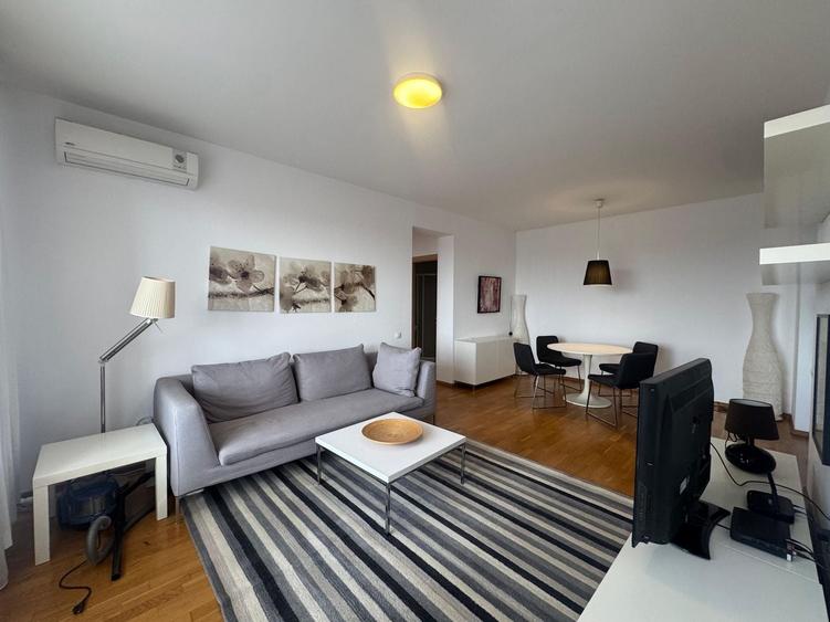 Apartament cu 3 camere semidecomandat, mobilat în Băneasa