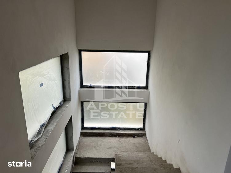 Casă cu 5 camere cu Teren 650 Mp în Soarelui