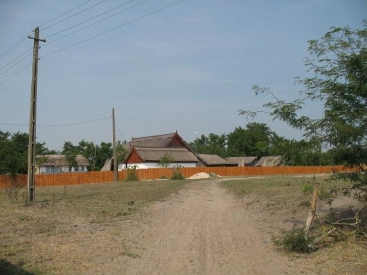 Casă cu 7 camere cu Garaj în Letea