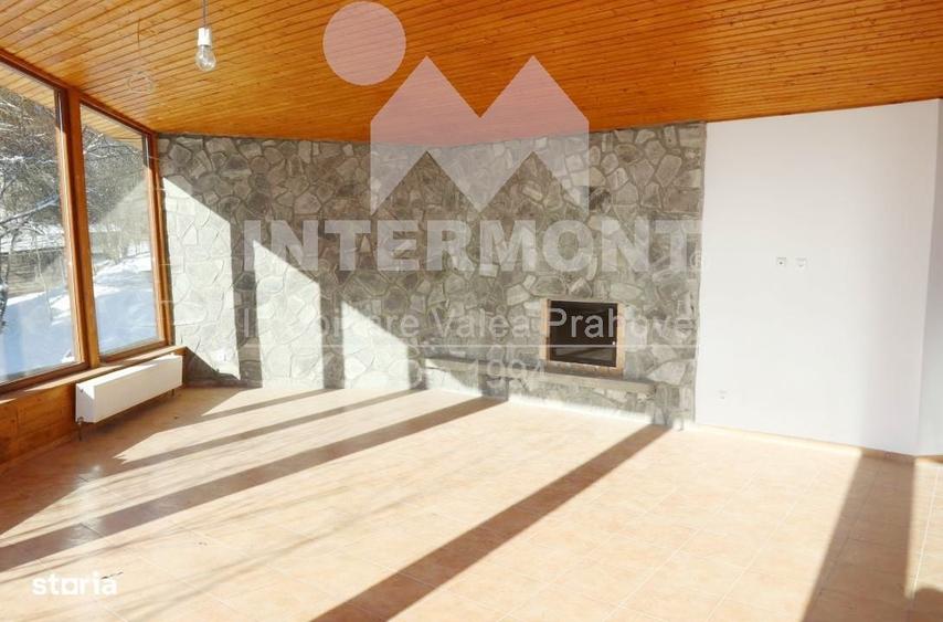 Casă cu 4 camere cu Teren 1600 Mp în Central