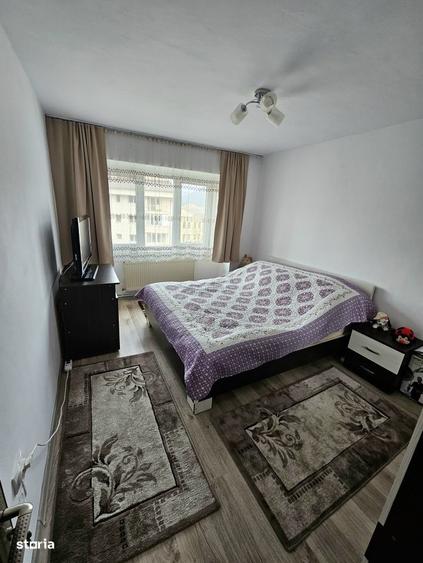 Apartament cu 4 camere semidecomandat în Central